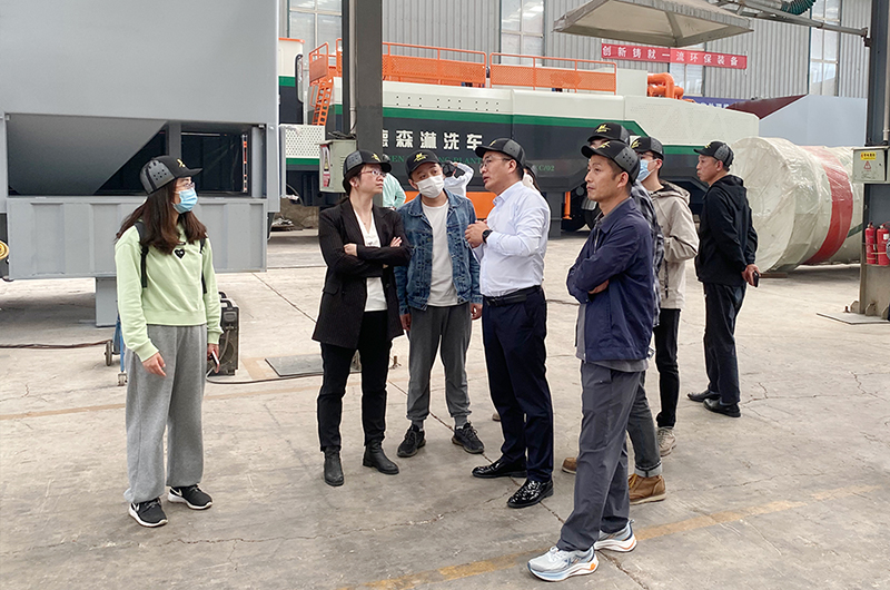華中科技大學(xué)、中南大學(xué)一行蒞臨德森生產(chǎn)基地考察調(diào)研